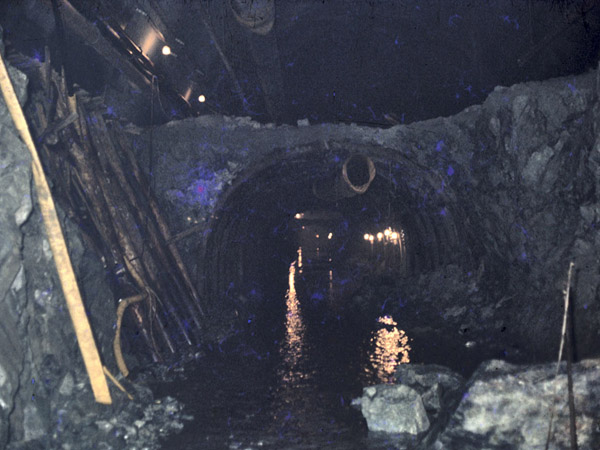 トンネル本坑　３