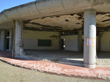 破壊された校舎跡　６