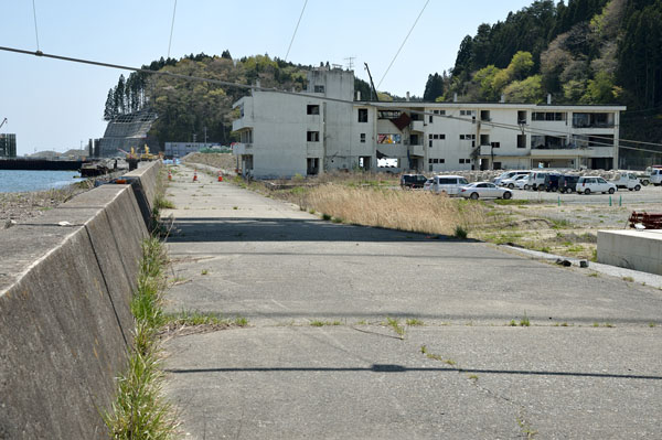 気仙川河口西側堤防より 5・・・在りし日の気仙中学校。