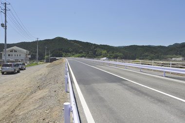 仮橋歩道から 1・・・下に車を置けます。