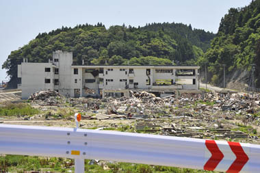 仮橋歩道から 9・・・気仙中学校の北側の様子。