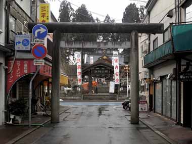 桜山神社参道　２・・・飲食店が多くあります。