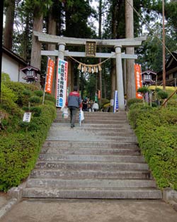 三熊野神社入り口