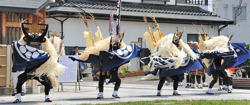駒木鹿子踊りが入場するときの舞です。