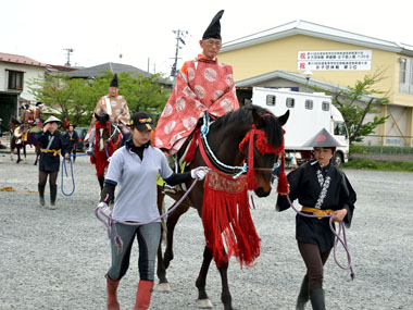 騎馬行列の出発 3