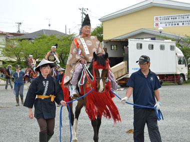 騎馬行列の出発 4
