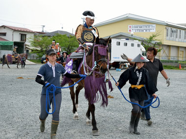 騎馬行列の出発 5