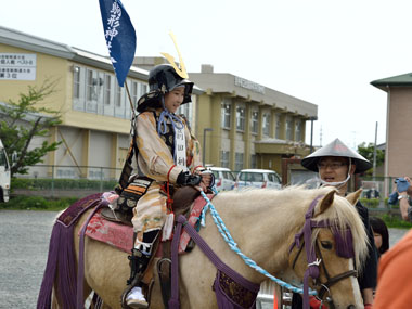 騎馬行列の出発 9