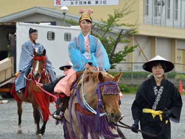 騎馬行列の出発 13