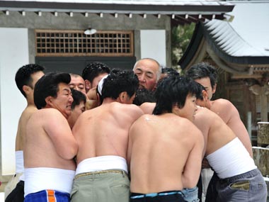 境内での争奪戦 3