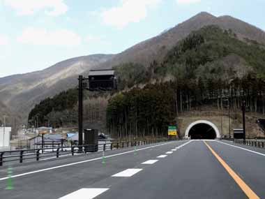 遠野側から見た新仙人トンネル入り口です。今にこの場所にインターが作られます。