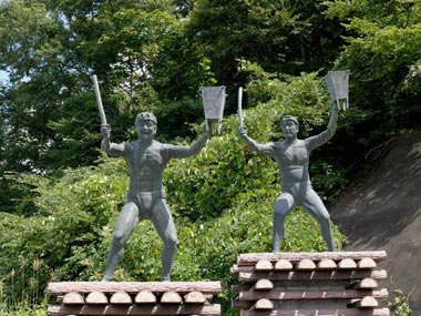 蘇民祭男衆の像