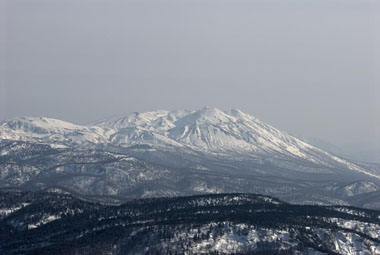 大深沢展望台から　７・・・秋田駒ヶ岳の頂上の様子、外輪山と中央火口丘が分かります。