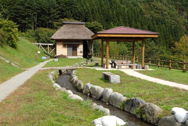 水車小屋と東屋