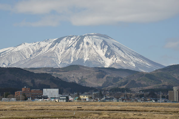 早春の岩手山 1