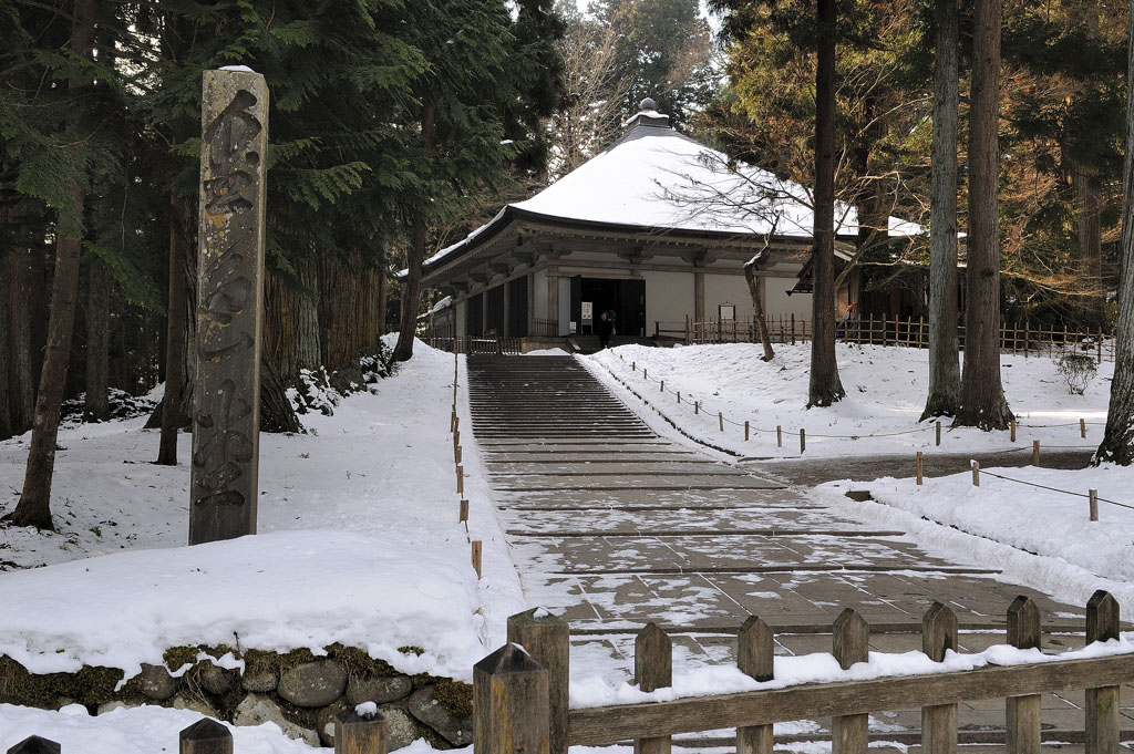 雪の中尊寺金色堂 油彩画・油絵 雪の中尊寺金色堂 油彩画・油絵 雪の
