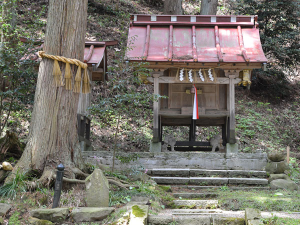 大日社末社の正面