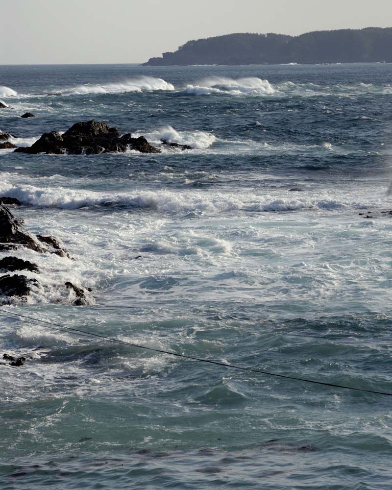 春の時化で波浪が凄い碁石浜沖の様子。