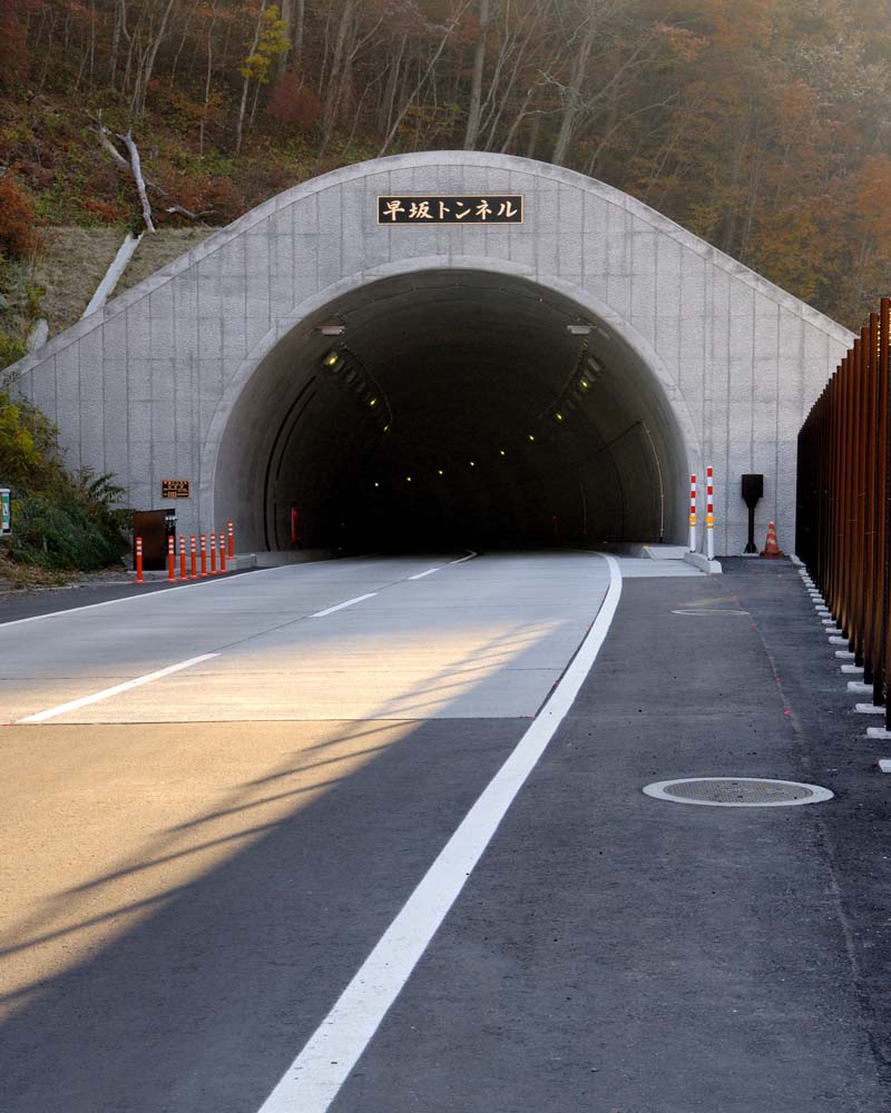 開通した早坂トンネル盛岡側入り口の様子です。